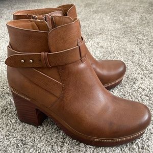 KORKS booties size 8.5